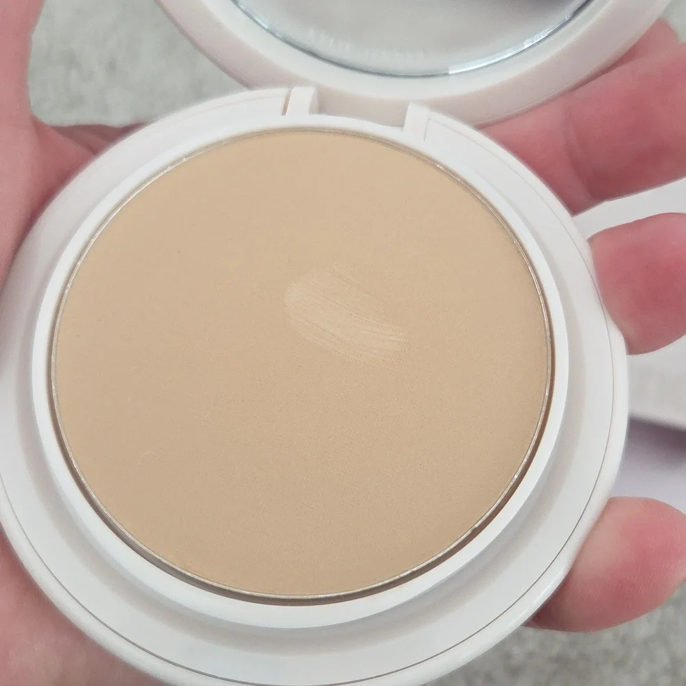 Kylie Cosmetics Natural Blur Powder Foundation - 3N - Picture 6 of 9